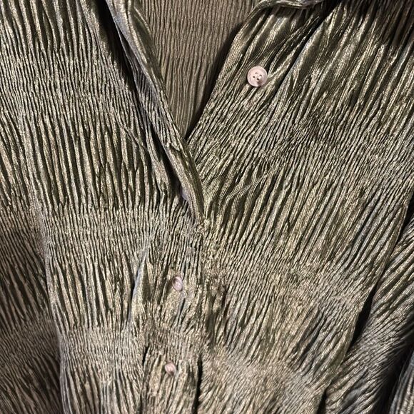 BiBi forest/olive GREEN, long-sleeved, button down, textured shirt; size XL - Picture 2 of 5